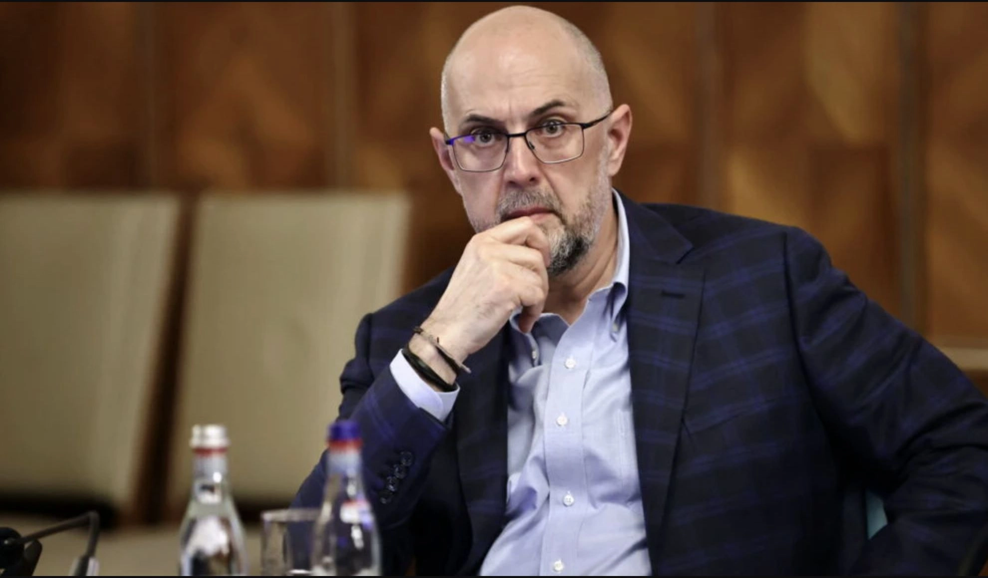 concediul medical neplatit in prima zi contestat la ccr si criticat de kelemen hunor
