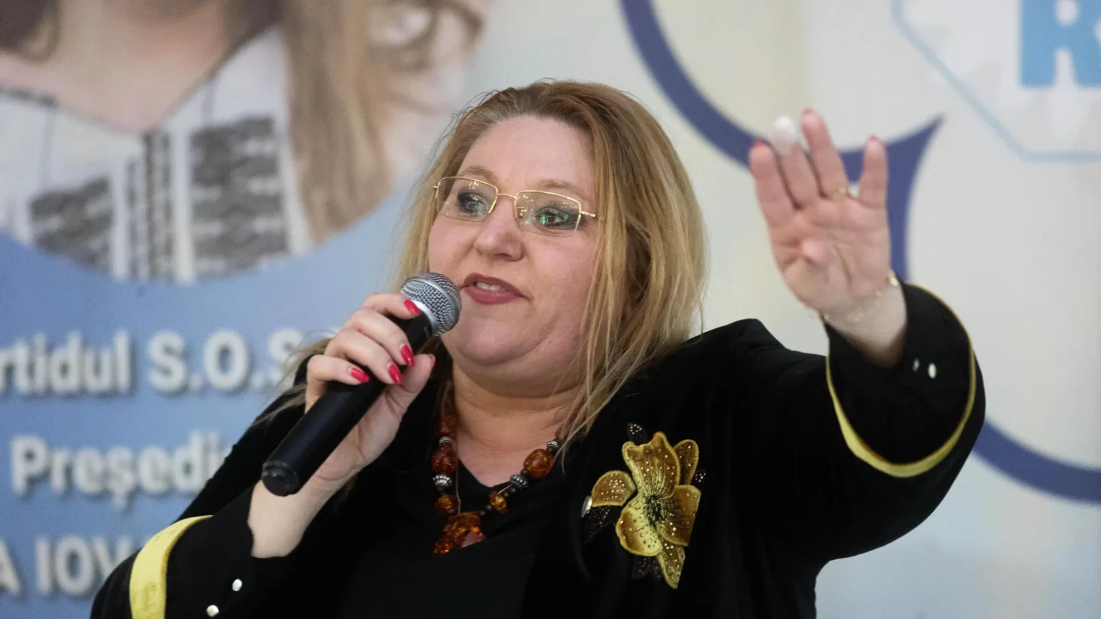 diana sosoaca ataca contractele cu pfizer nu suntem o colonie sau cobai