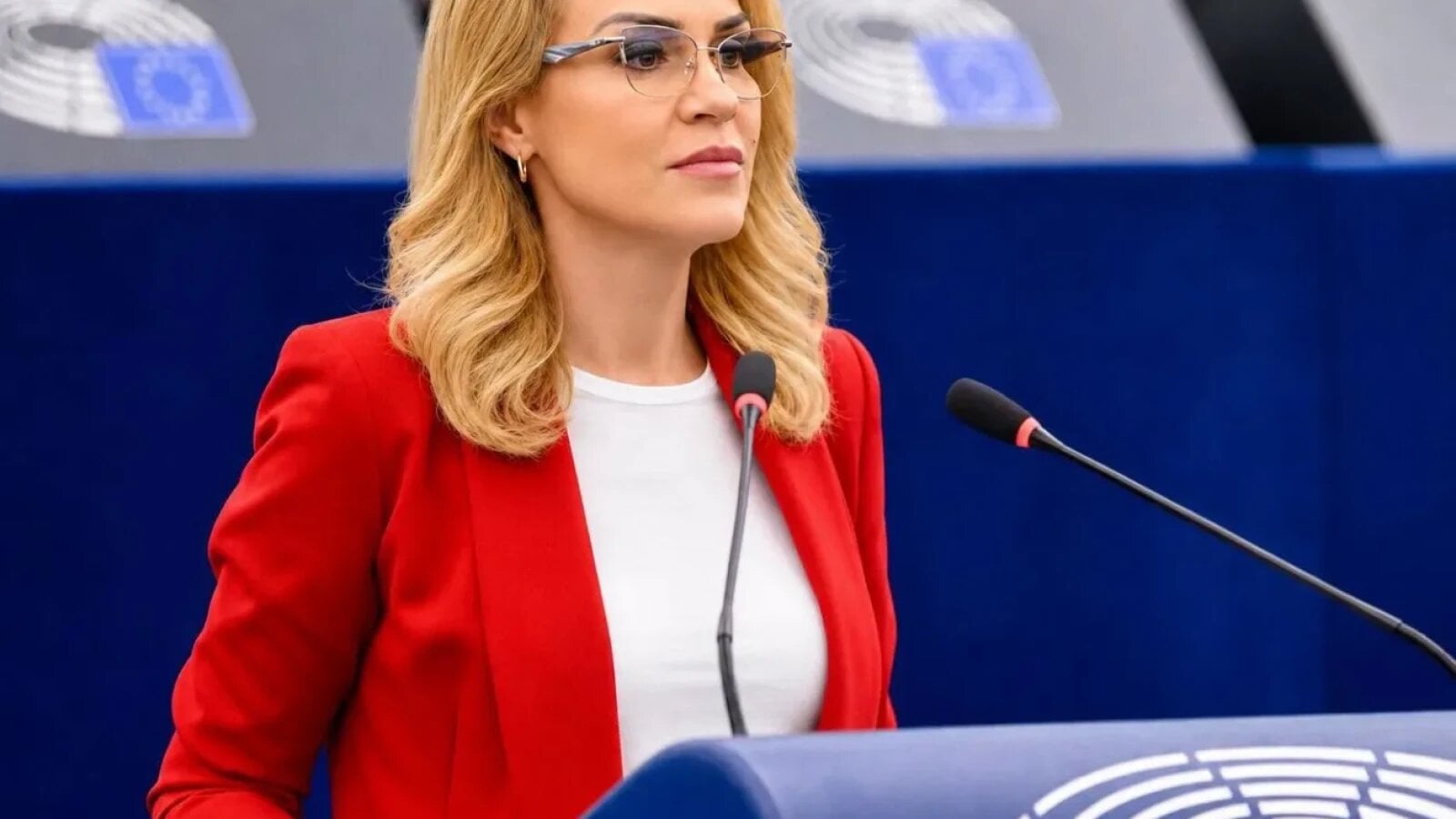 gabriela firea taierea burselor sociale in vacante este o masura patologica psd pregateste actiune in instanta