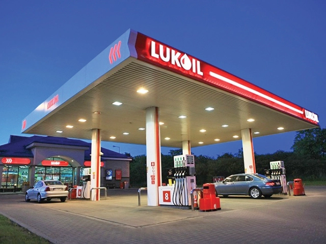 guvernul instituie supraveghere extinsa pe activele lukoil rafinaria si 300 de benzinarii in atentie speciala