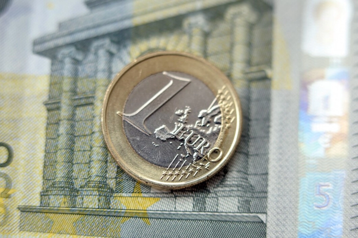 leul se incetineste fata de euro conform cursurilor bnr pentru luni