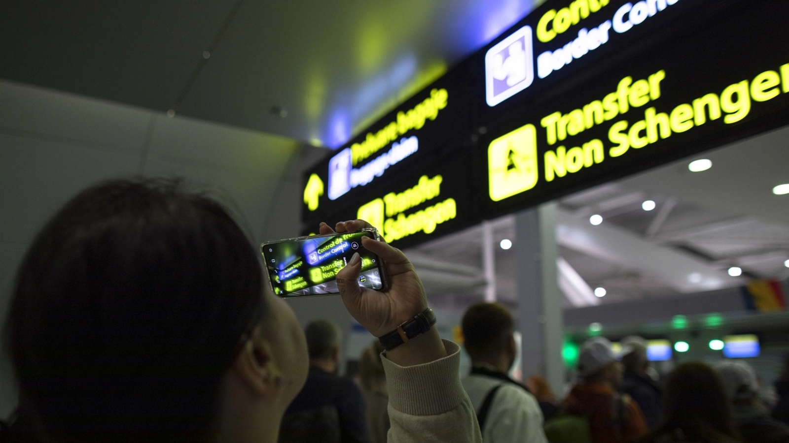 modernizare ampla la aeroportul otopeni lucrari de inlocuire a ascensoarelor si scarilor rulante