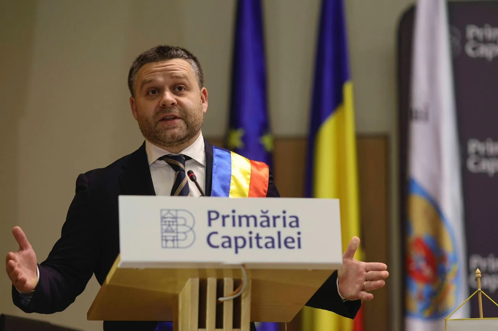primarul ciucu avertizeaza bucurestiul ar putea ajunge in incapacitate de plata in aprilie acuza guvernul de destrabalare bugetara