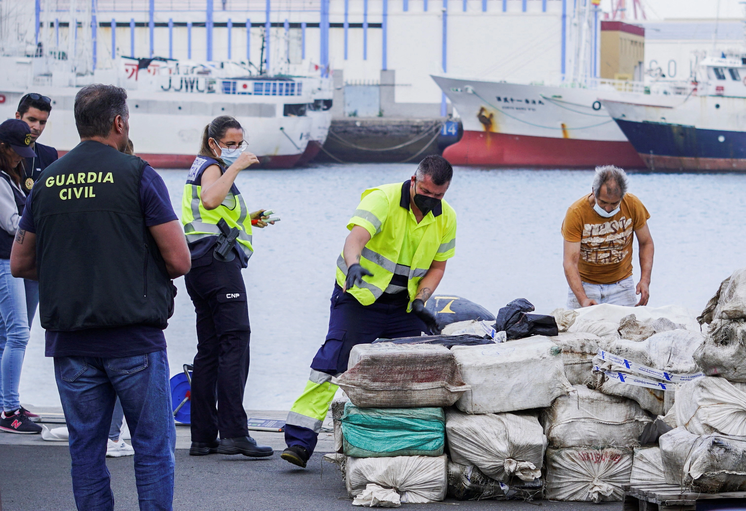 traficul de cocaina in europa atinge cote istorice metodele traficantilor includ submarine si porturi obscure