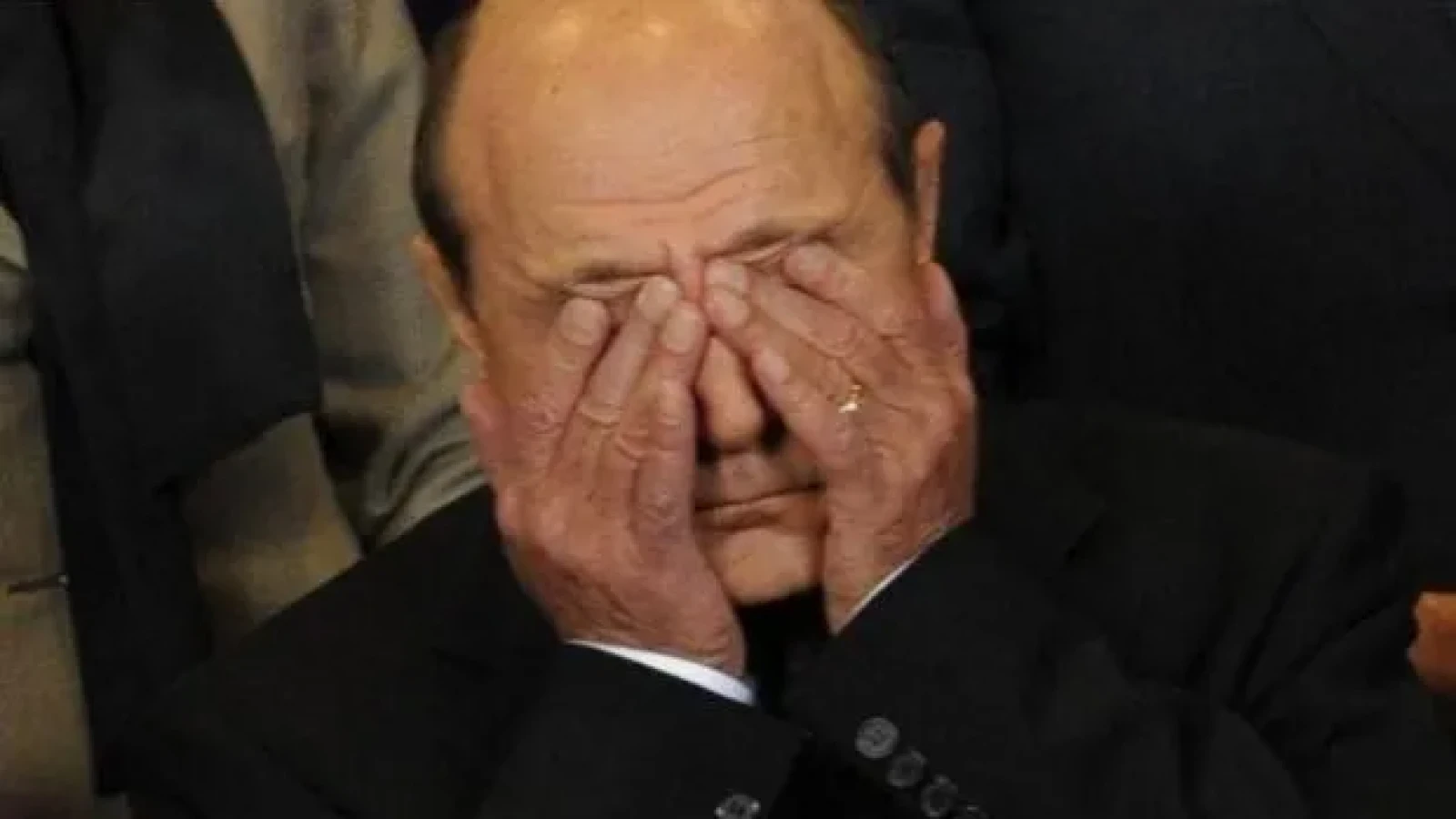 traian basescu avertizeaza romania este intr o fundatura economica critica sporurile si instabilitatea politica